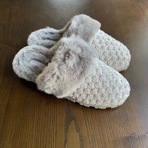 Kelly & Katie Kennedy Slipper Size Large (9-10)